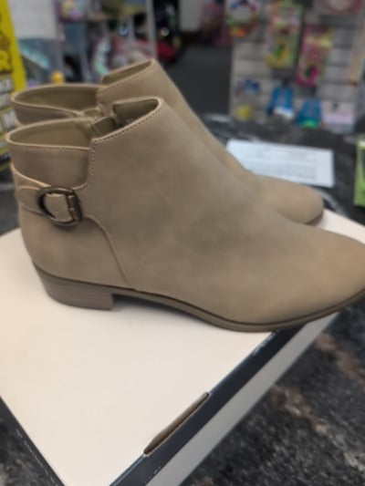 bn st johns bay boots new, 8.5