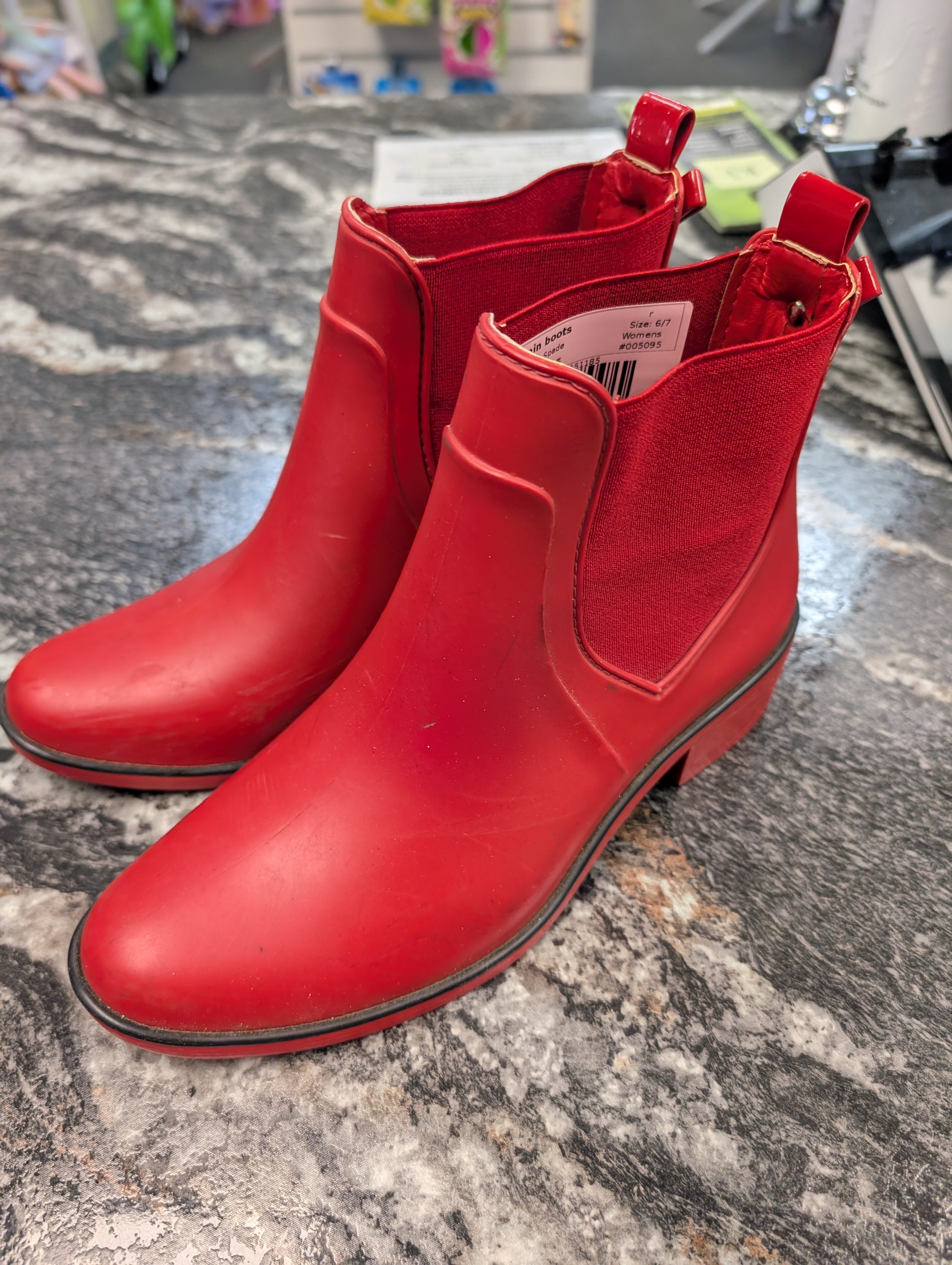 r Kate Spade rain boots, 6/7