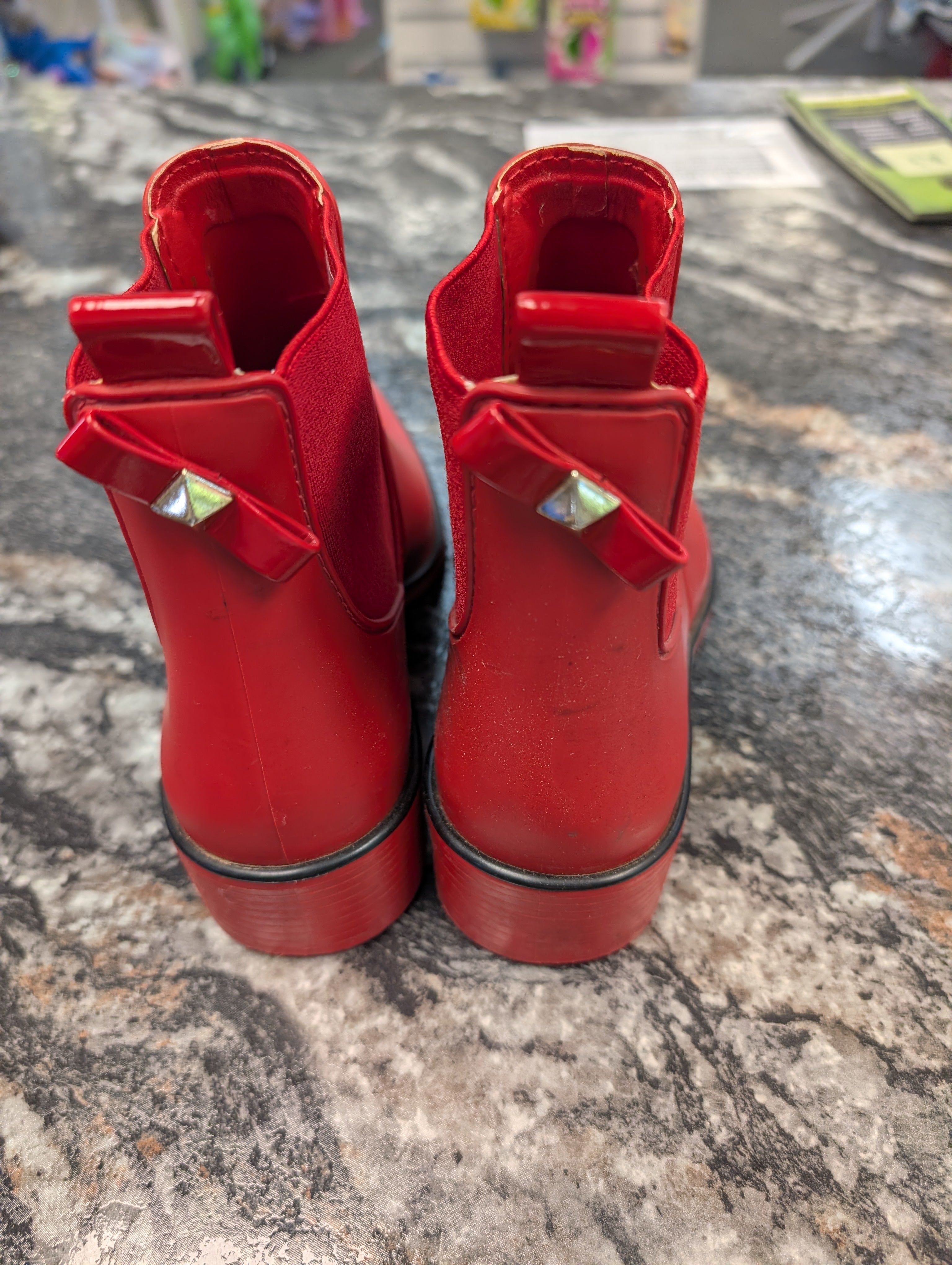 r Kate Spade rain boots, 6/7