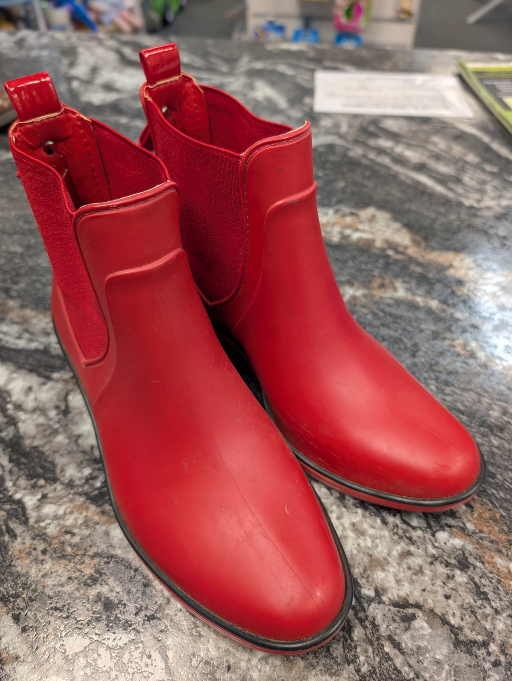r Kate Spade rain boots, 6/7