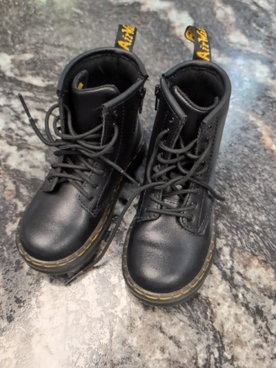 bk dr martens boots new, 10