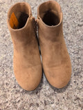 bn Cat & Jack boots, 10