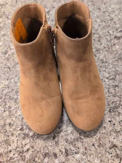 bn Cat & Jack boots, 10