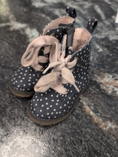 gy Cat & Jack boots, 5
