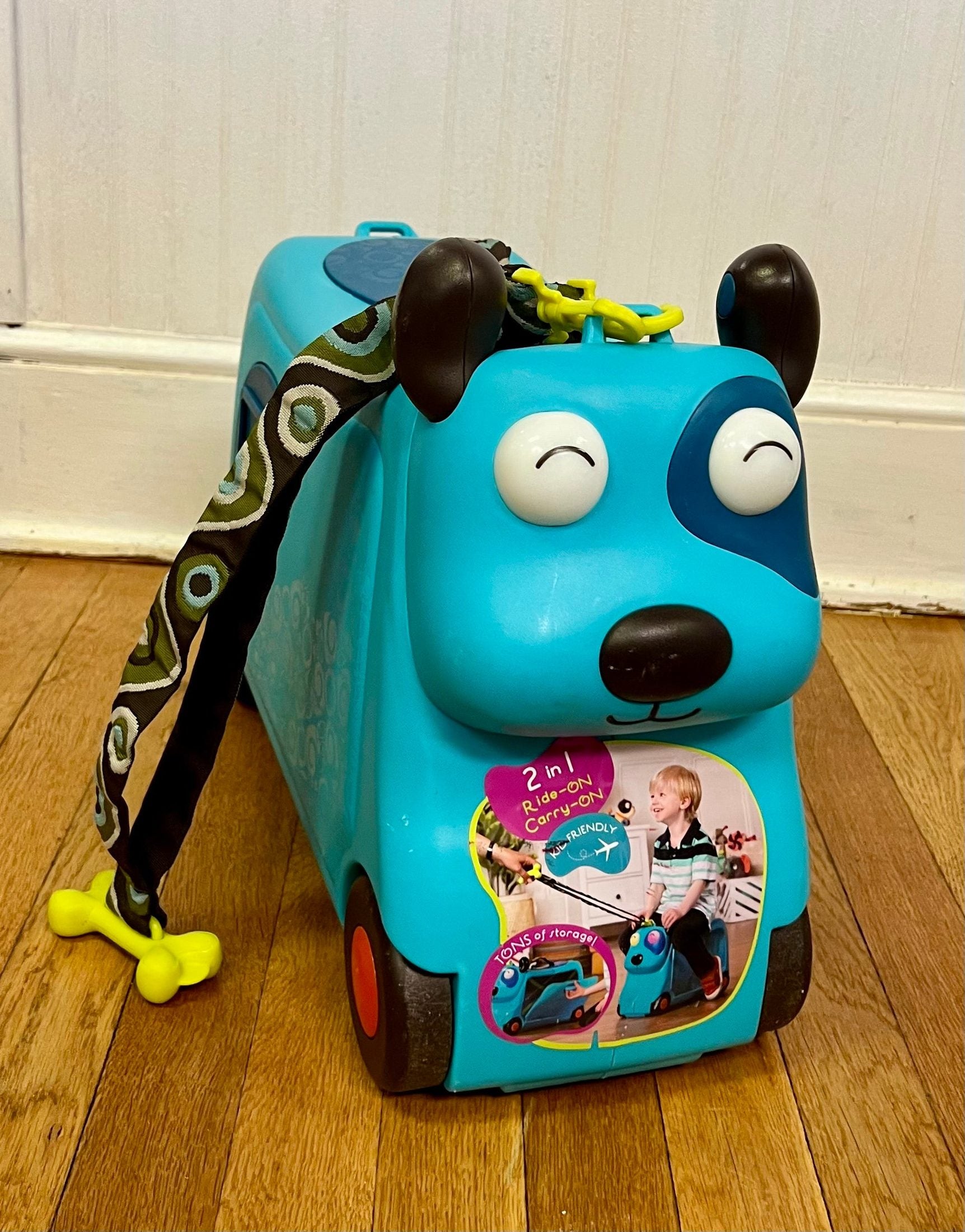 B toys  B.toy Dog suitcase ride on new