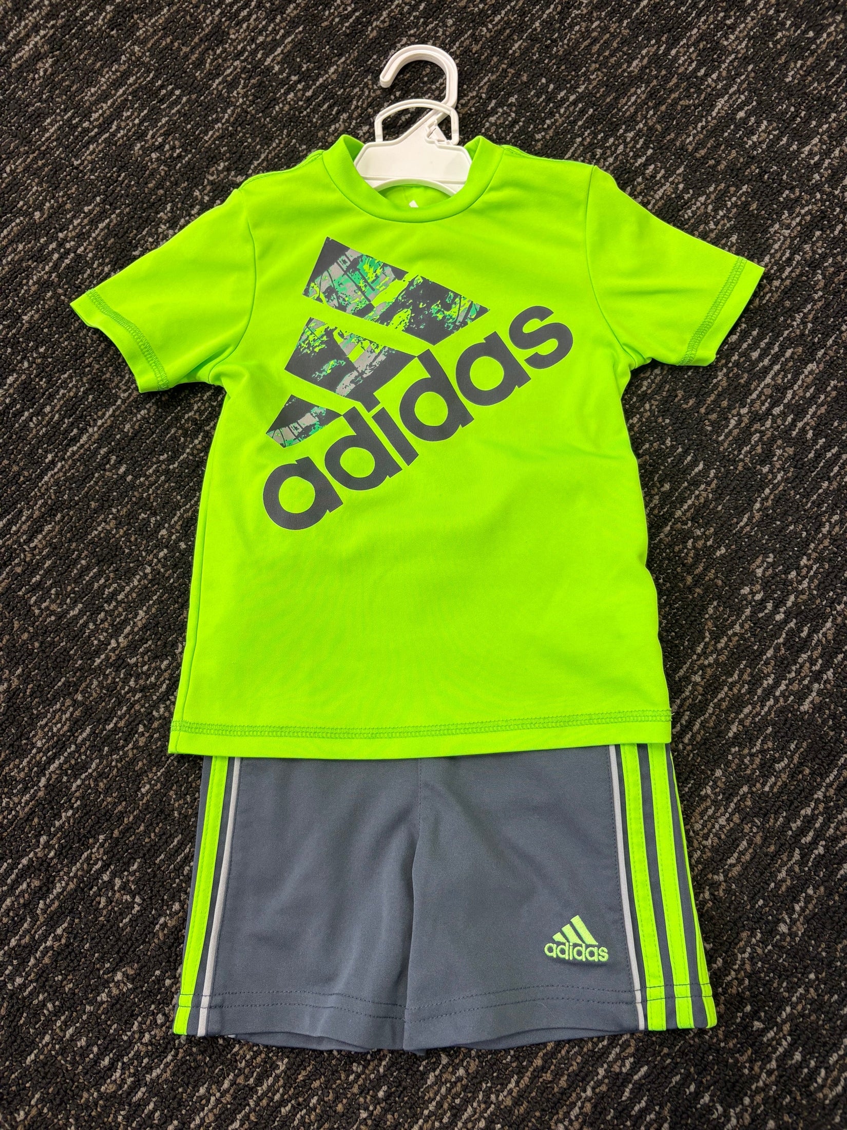 grn adidas 2 piece outfit, 24m