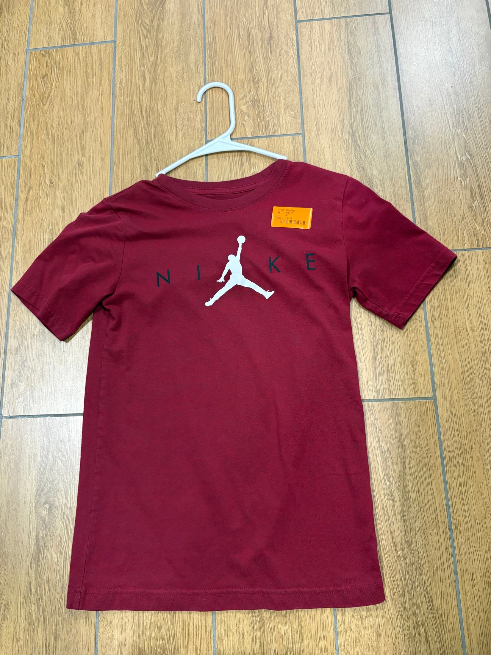 R  Nike T, 14-16