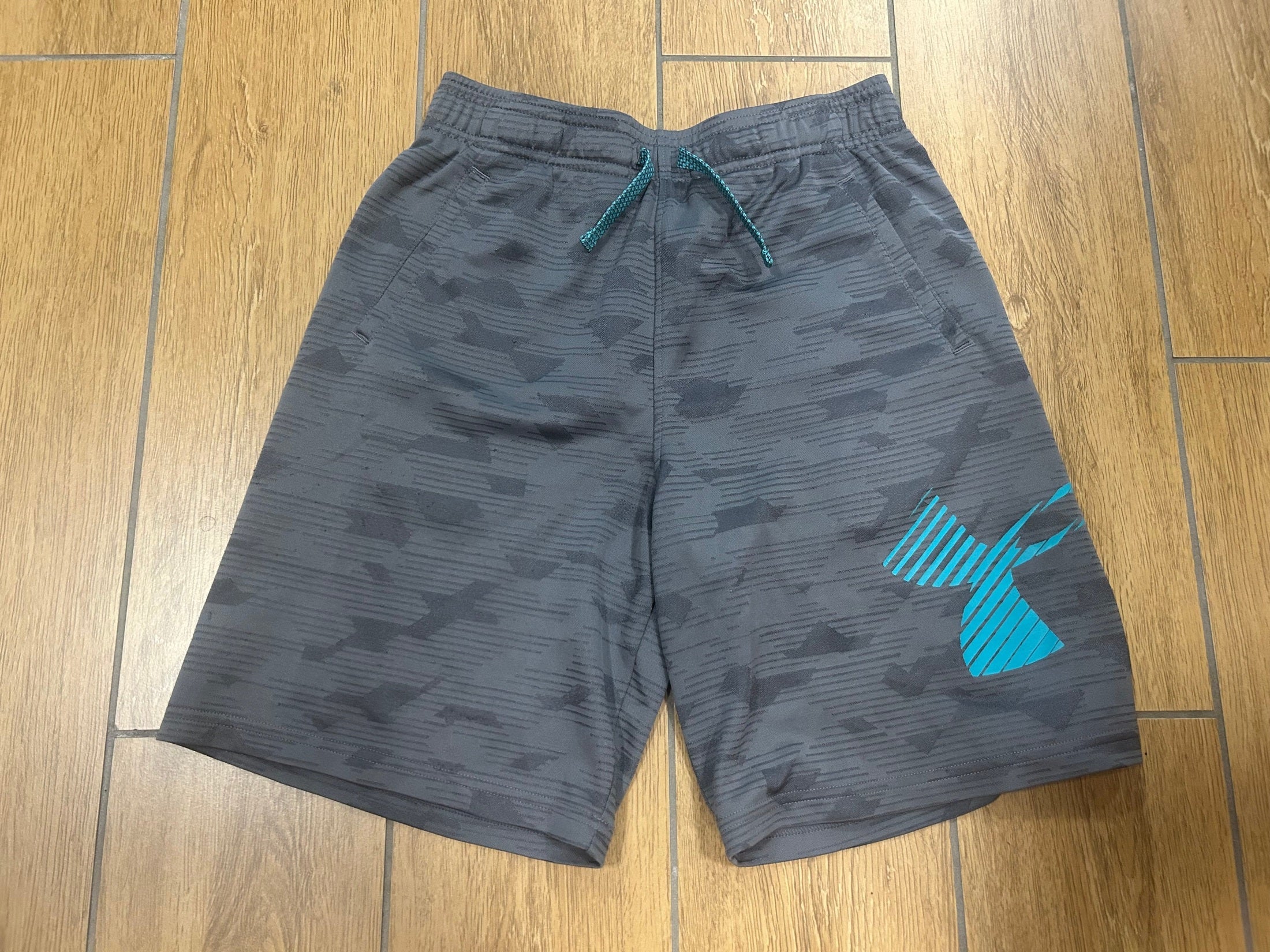 gy under armour  shorts, 10/12