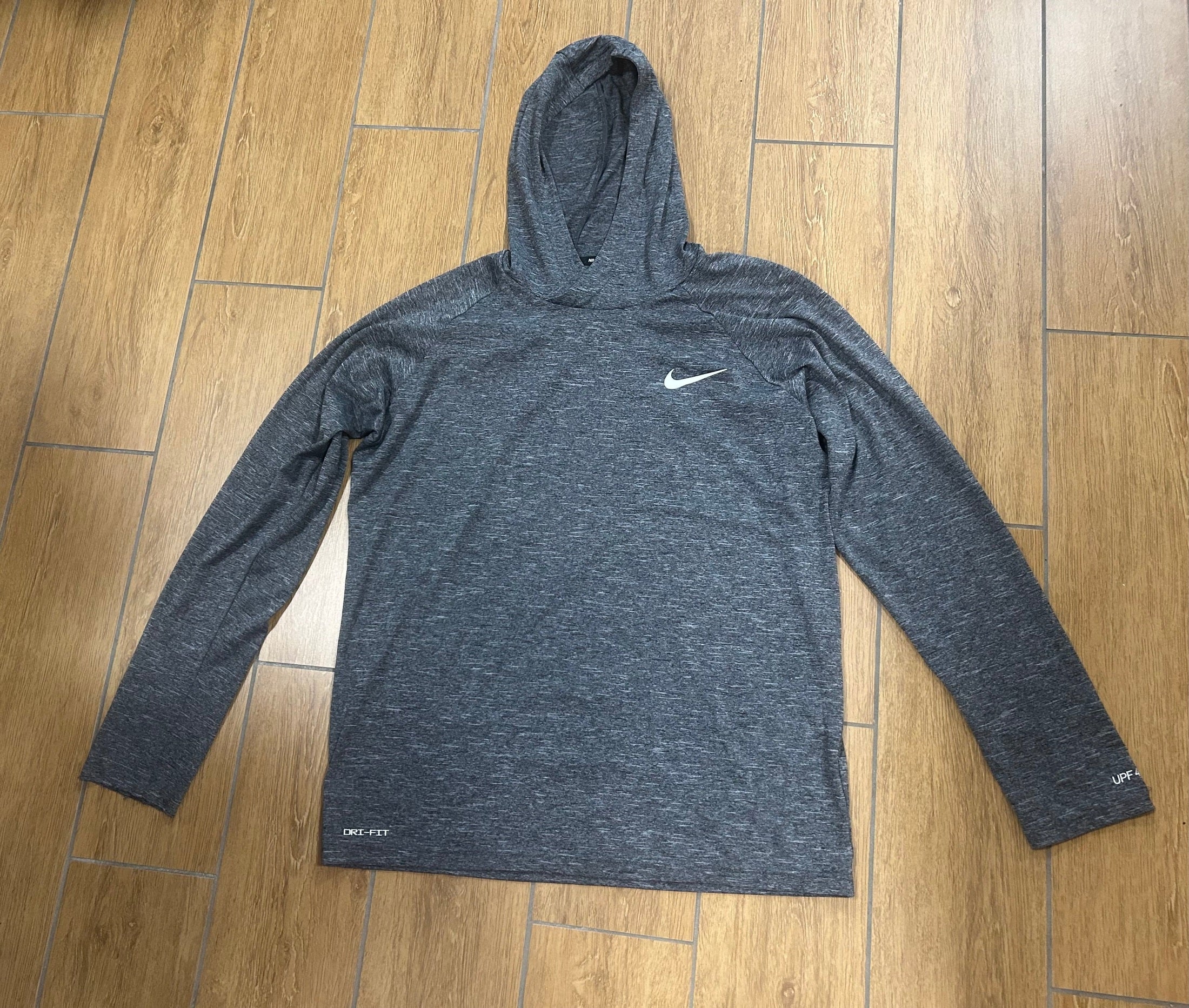 gy nike hooded ls, s