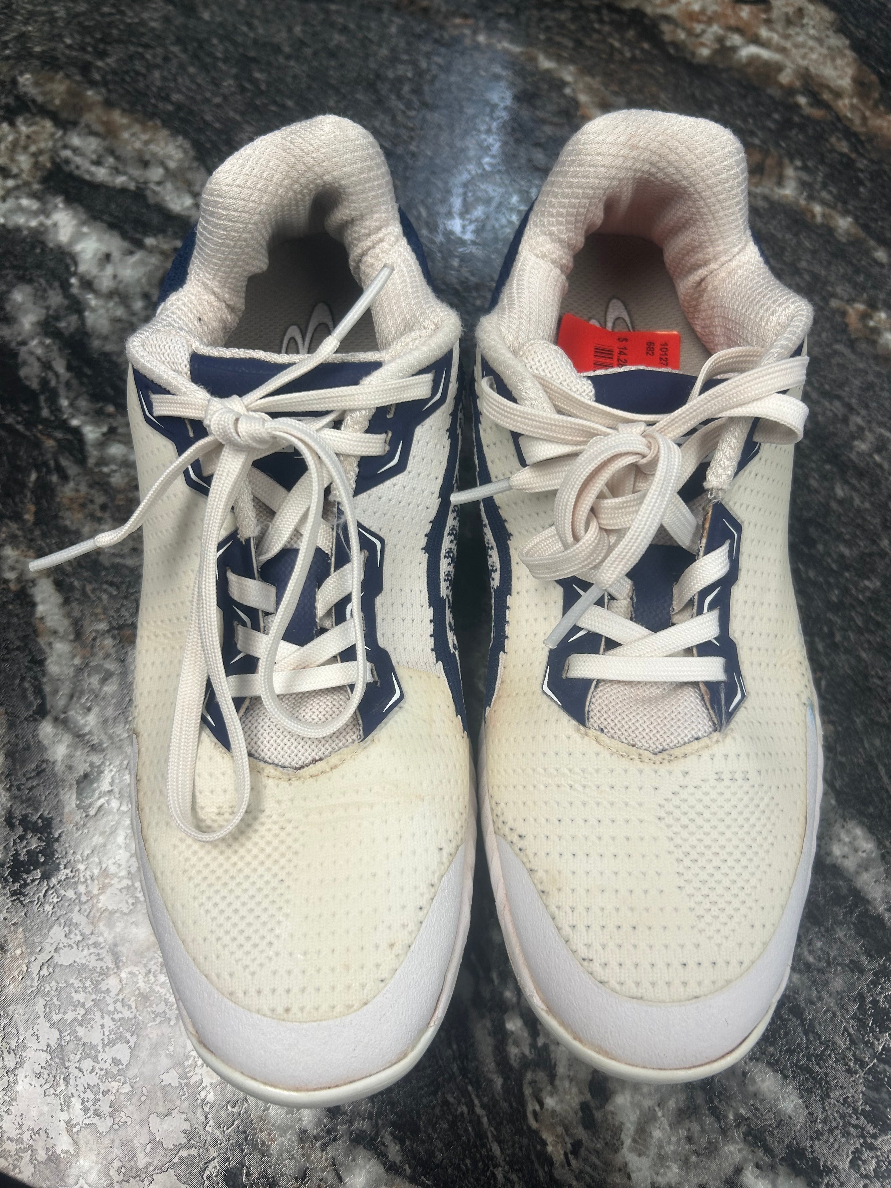 W  Cleats, 7