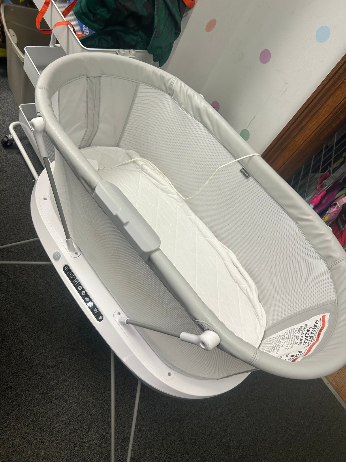 FP Luminate Bassinet
